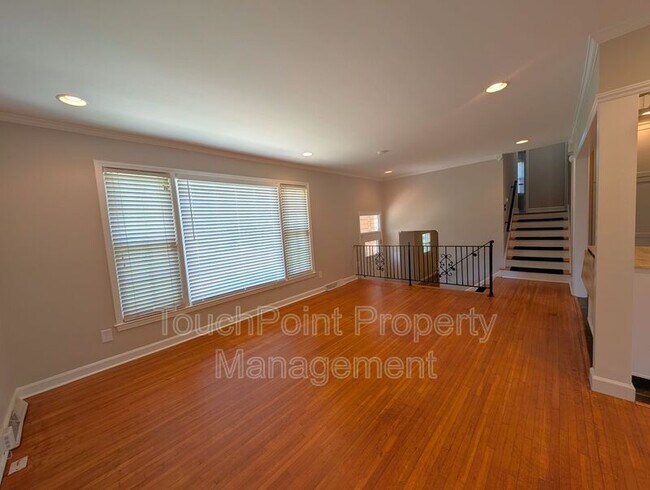 Building Photo - 6724 Sunview Dr