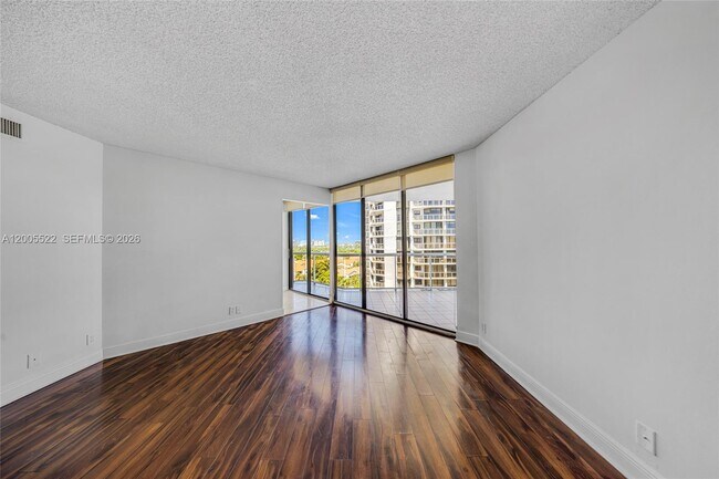 Building Photo - 3610 Yacht Club Dr