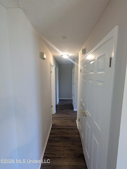 Building Photo - 904 Acorn Cove