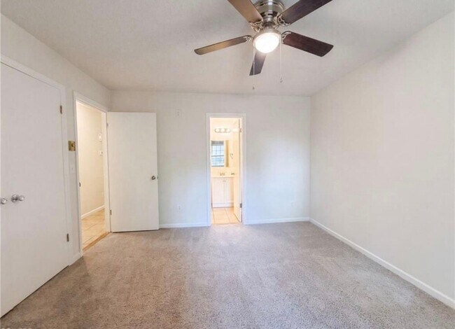 Building Photo - 4708 Chaucer Dr