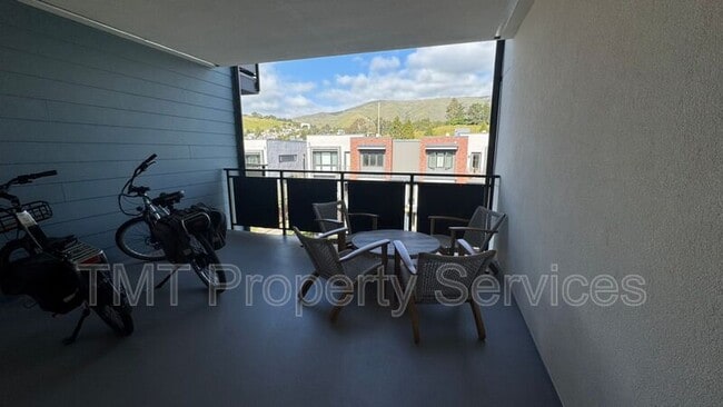 Building Photo - 2475 Victoria Ave