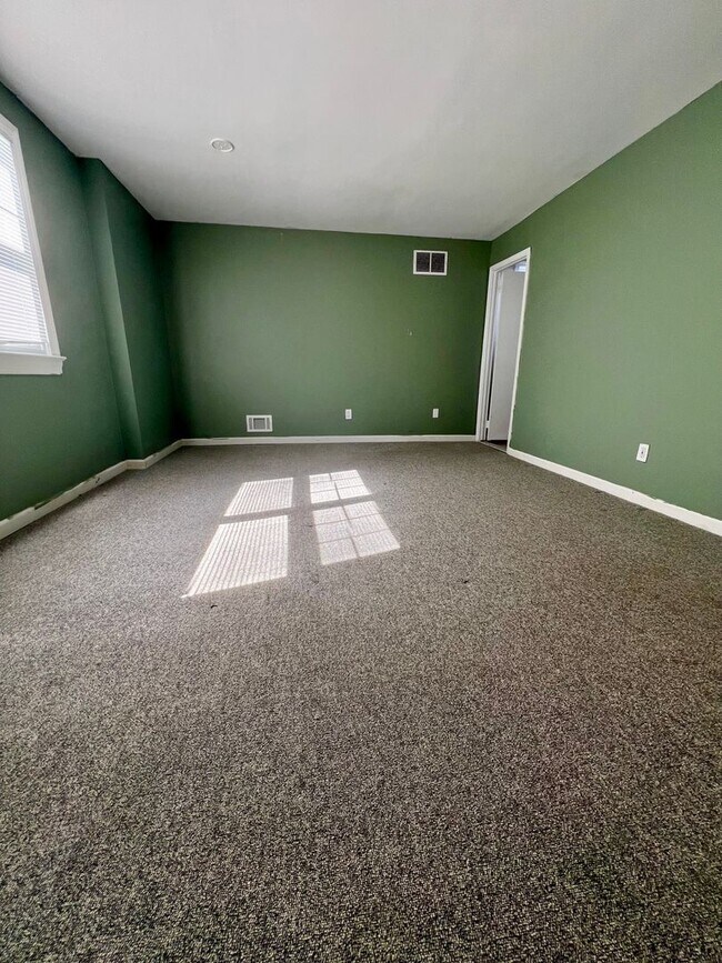 Building Photo - Gorgeous 3-Bedroom Home with Finished Basement in Havertown! Available NOW!