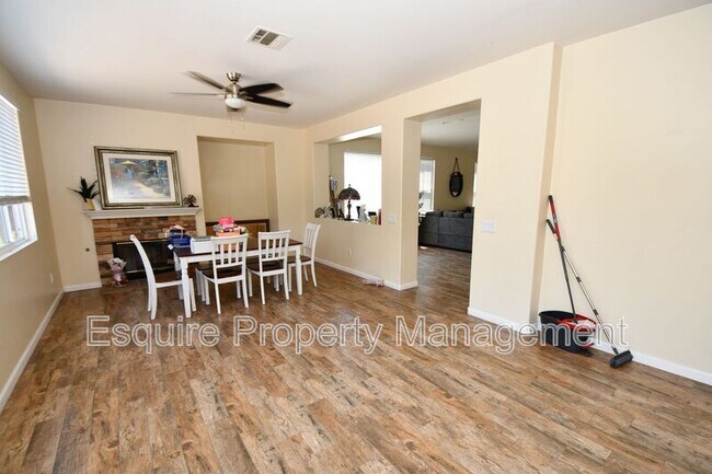 Building Photo - 371 Huerta St