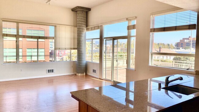 Building Photo - Fantastic 2-Bedroom with Huge Deck