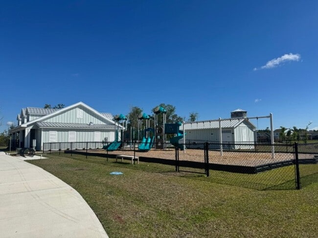 Building Photo - The Willows at Blake Farm