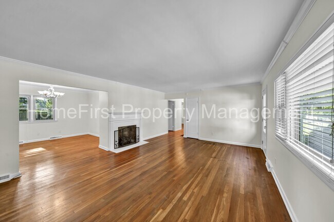 Building Photo - 118 Meadowlark Dr