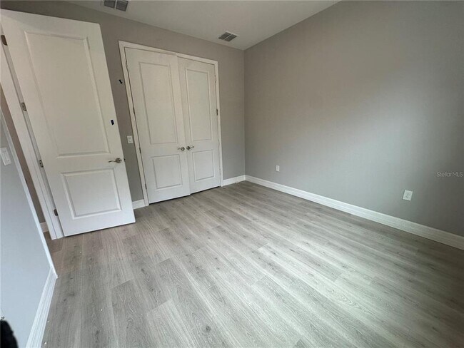 Building Photo - 9 Mimosa Ct W