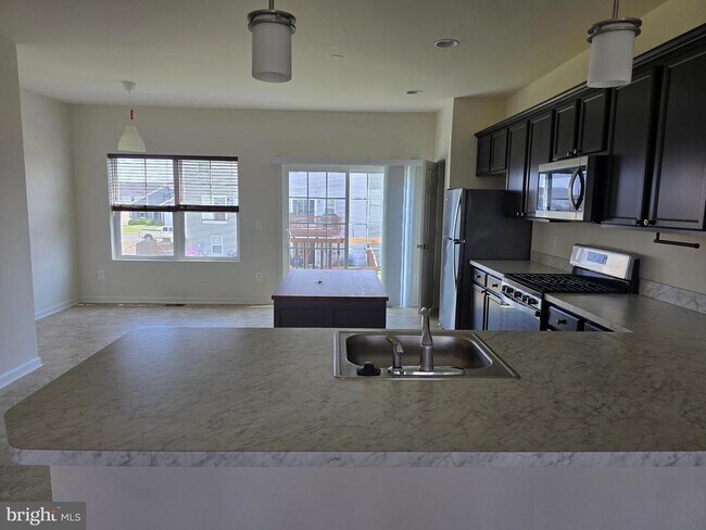 Building Photo - 243 Crofton Ct