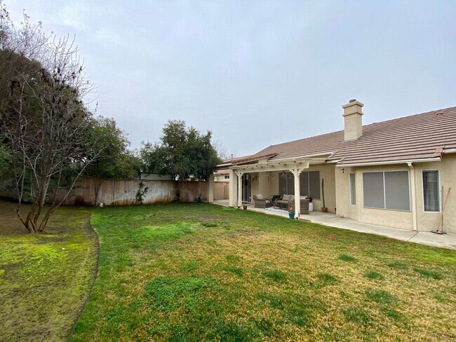 Building Photo - $2,450 Beautiful 3 Bedroom Home In  The Qu...