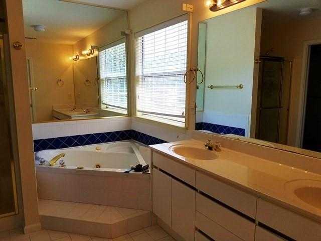 Building Photo - 6000 Carlow Ct SE