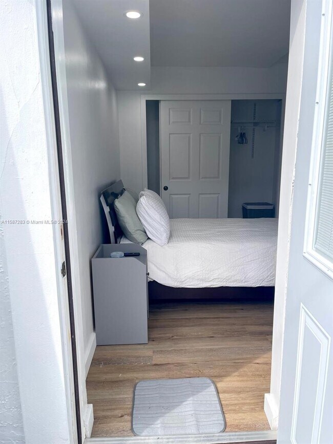 Building Photo - 19960 Highland Lakes Blvd