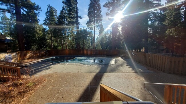Building Photo - 1 BDRM Kings Run Condo w/ HOA Amenities, V...
