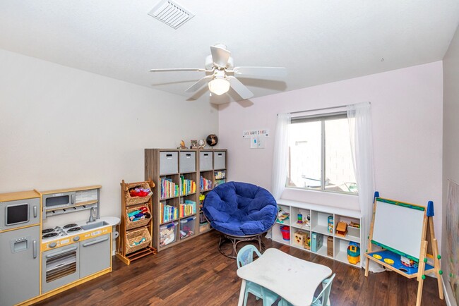 Building Photo - Pool home for rent June 1, 2025