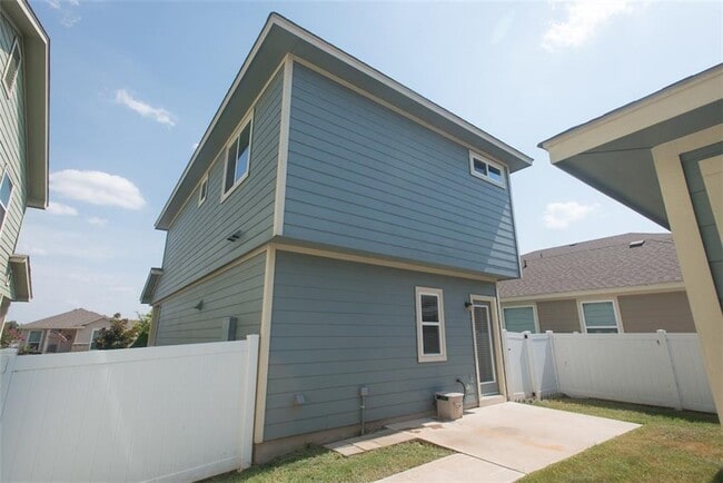 Building Photo - 937 Alamo Plaza Dr