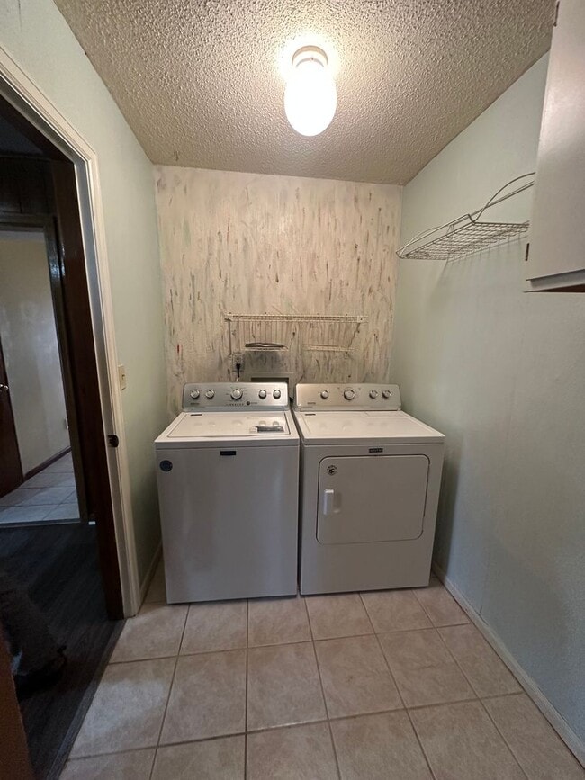 Building Photo - 743 Leicester Dr