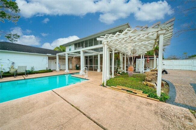 Building Photo - 3114 Cypress Point Dr