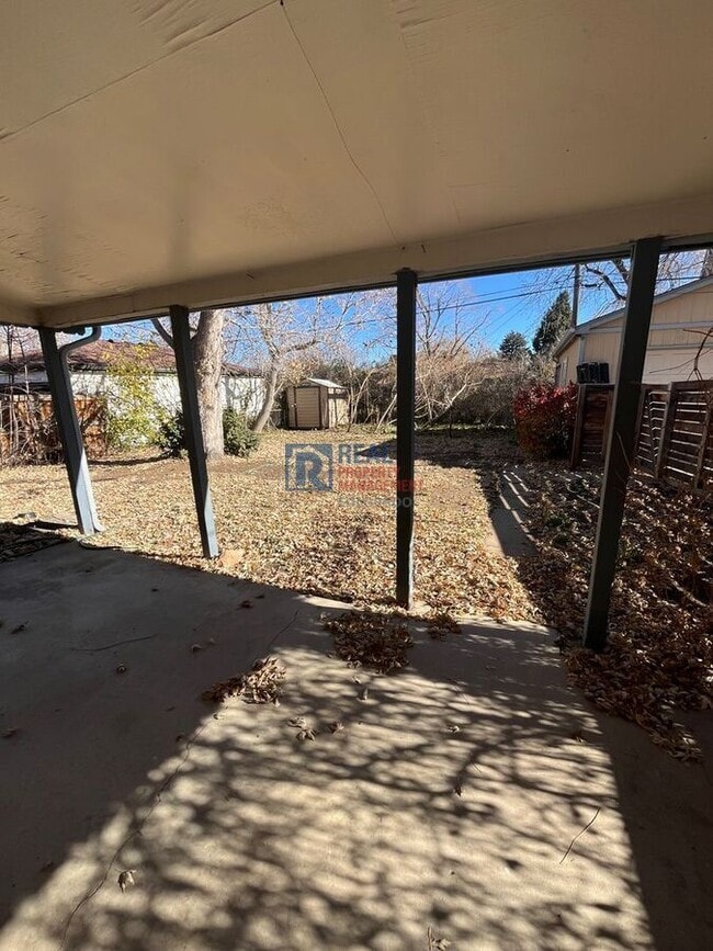 Building Photo - 2564 S Yates St