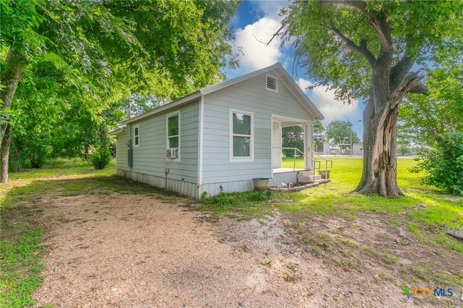 Building Photo - 406 W Tyson Ave