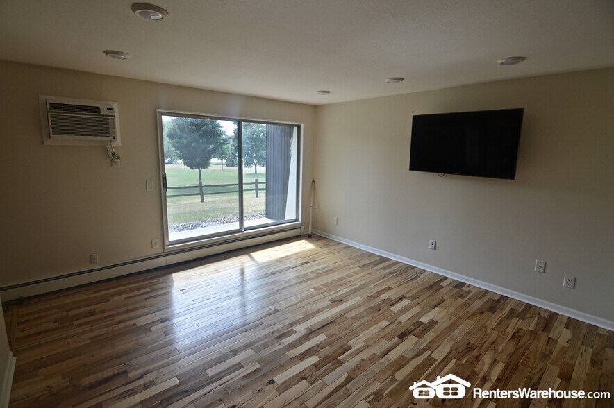 Building Photo - 4201 Lakeside Ave N