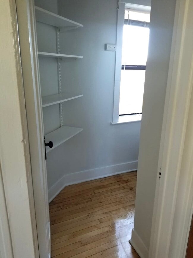 Building Photo - 4810 W Armitage Ave