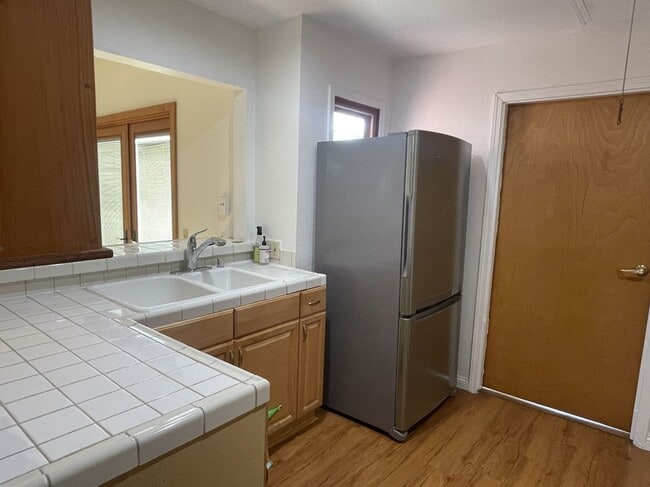 Building Photo - 763 S Los Robles Ave