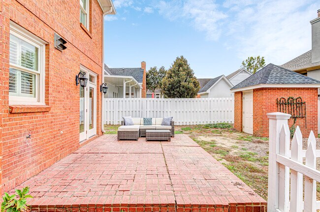 Building Photo - 8141 Oak Alley