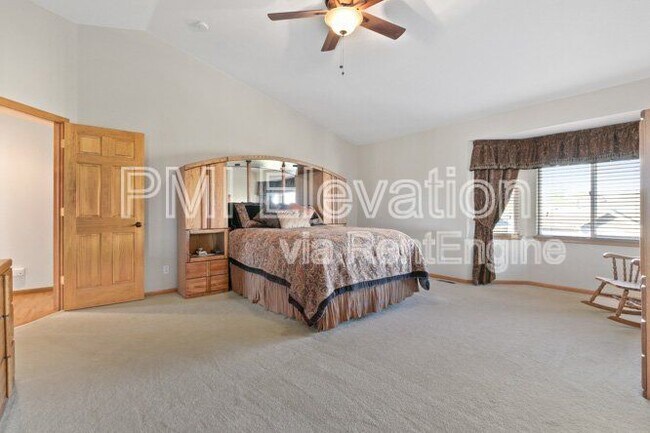 Building Photo - 829 W Sparrow Hawk Dr