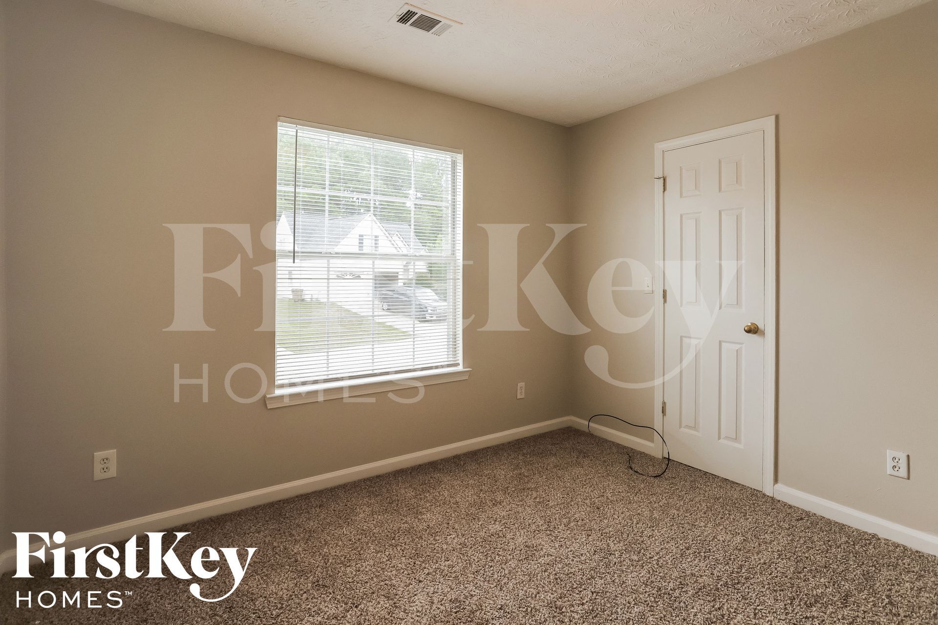 Building Photo - 480 E Lake Dr