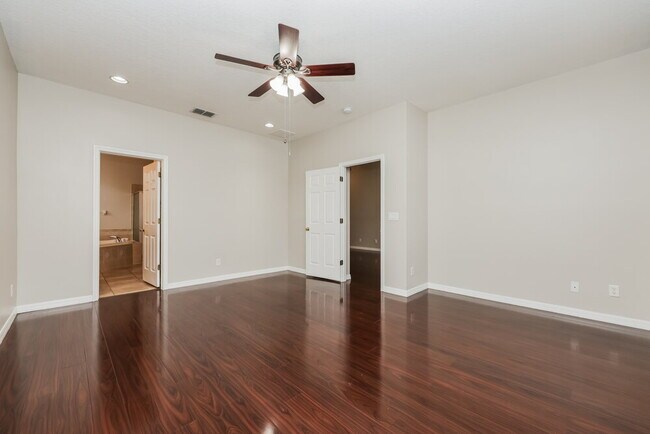 Building Photo - 30551 Annadale Dr