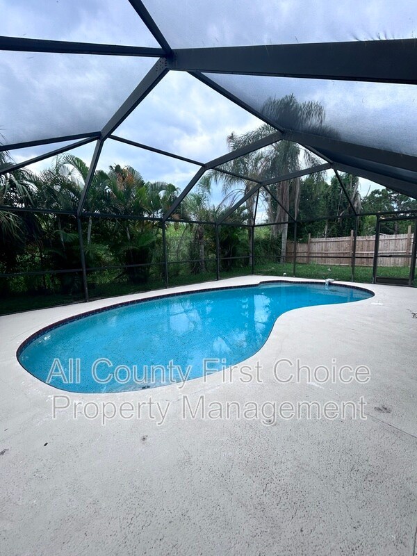 Building Photo - 12733 Gorda Cir E