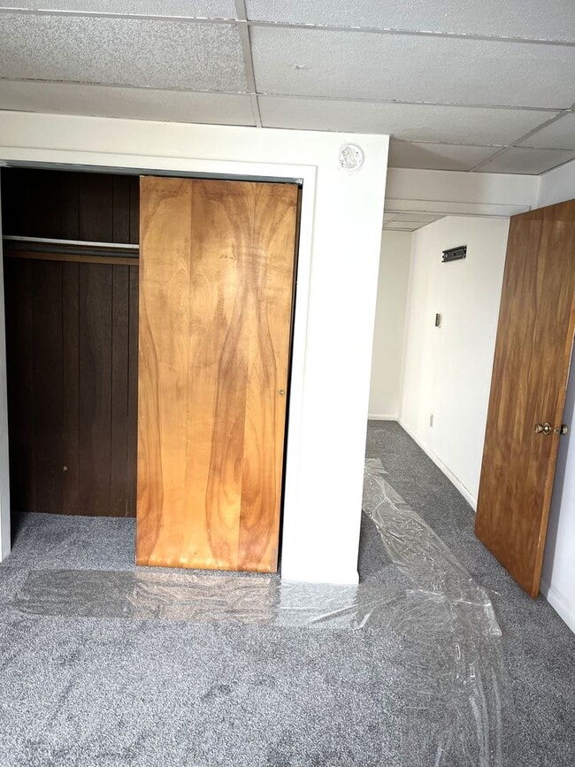 Building Photo - Updated 1 Bed / 1 Bath Second-Floor Apartm...