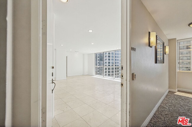 Building Photo - 10747 Wilshire Blvd