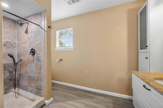 Building Photo - 13003 S Madrone Trail