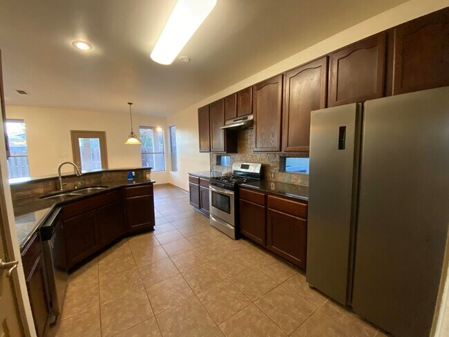 Building Photo - 9813 Sandhill Dr