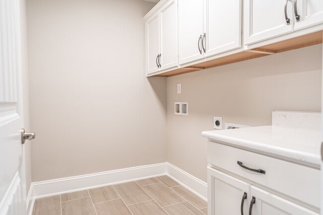 Building Photo - 152 Lark Dr