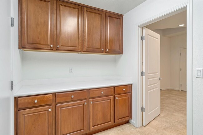 Building Photo - Gorgeous 2 Bedroom 2.5 Bathroom Townhome - Incredible Location