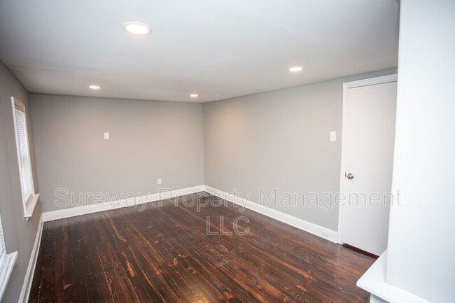 Building Photo - 220 S Church St