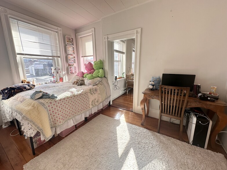 Primary Photo - 28 Hull St