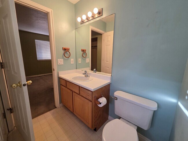 Building Photo - Charming Home in Woods Cross - Ready To Move!