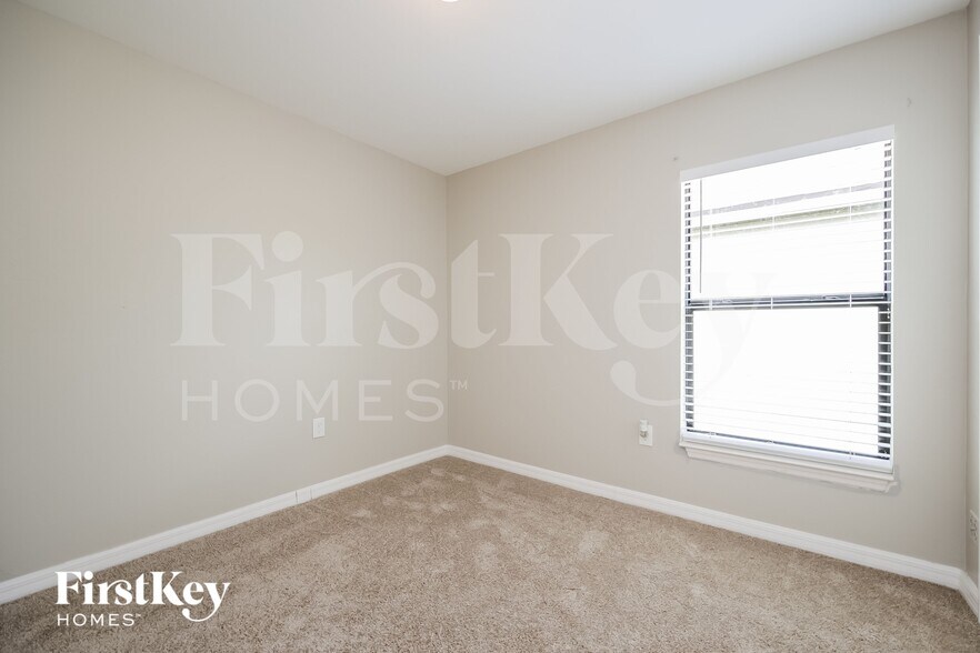 Building Photo - 354 Shadow Lakes Dr