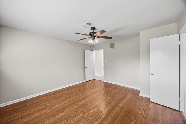 Building Photo - 11427 Hillcroft Ave