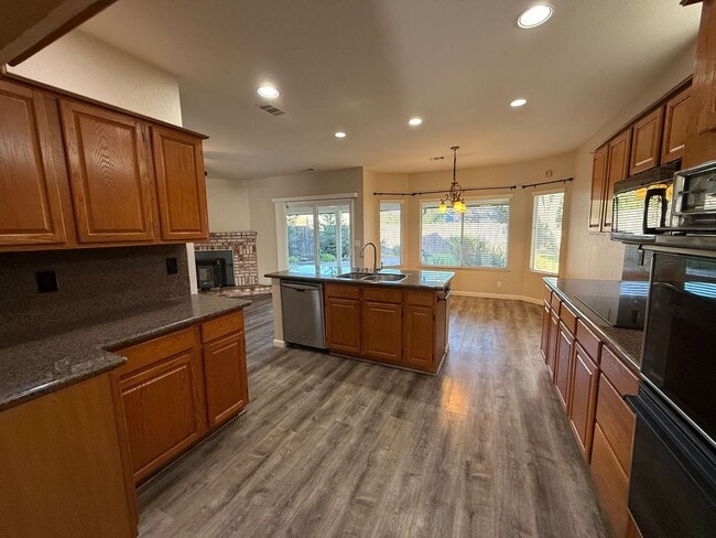 Building Photo - 4-bedroom plus a loft on a court in Escalon!