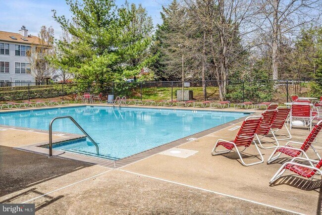 Building Photo - 8201 Crossbrook Ct