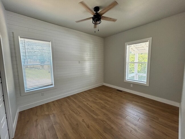 Building Photo - 144 Auttie Cir