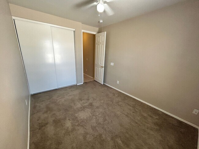 Building Photo - Spacious single story Peoria stunner w/New...