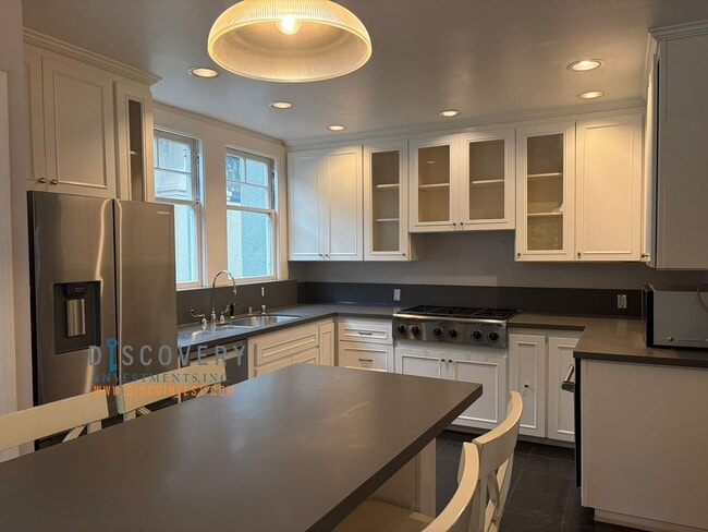 Building Photo - Lakeshore Craftsman with Detached Cottage and Versatile Bonus Rooms