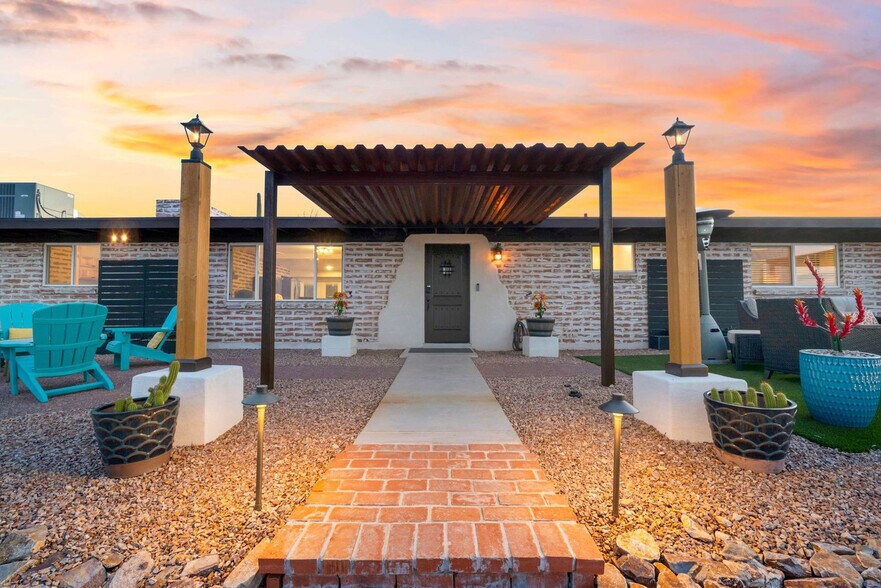 Building Photo - 6341 N Panorama Dr