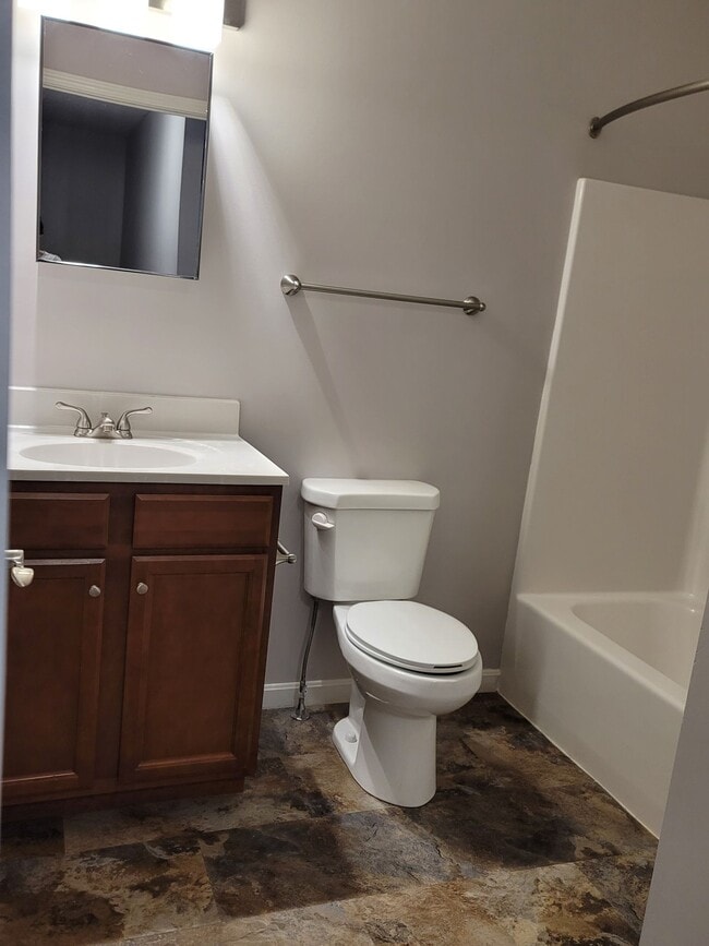Building Photo - Jaedra View 3 BR Market