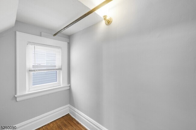 Building Photo - 135 S Munn Ave