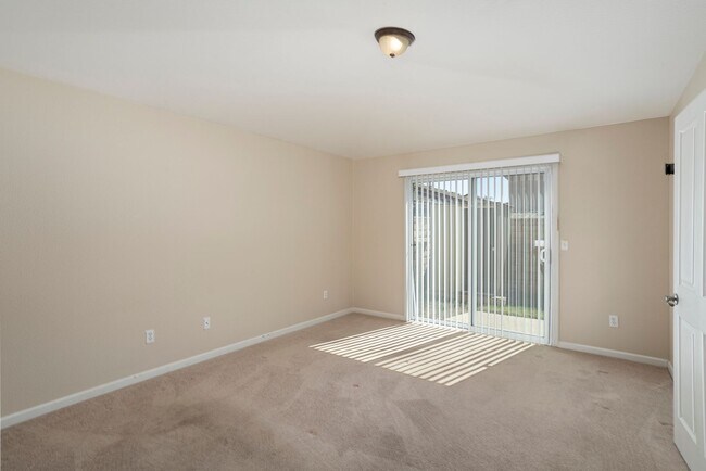 Building Photo - Schedule a tour today for a BEAUTIFUL 3-Be...